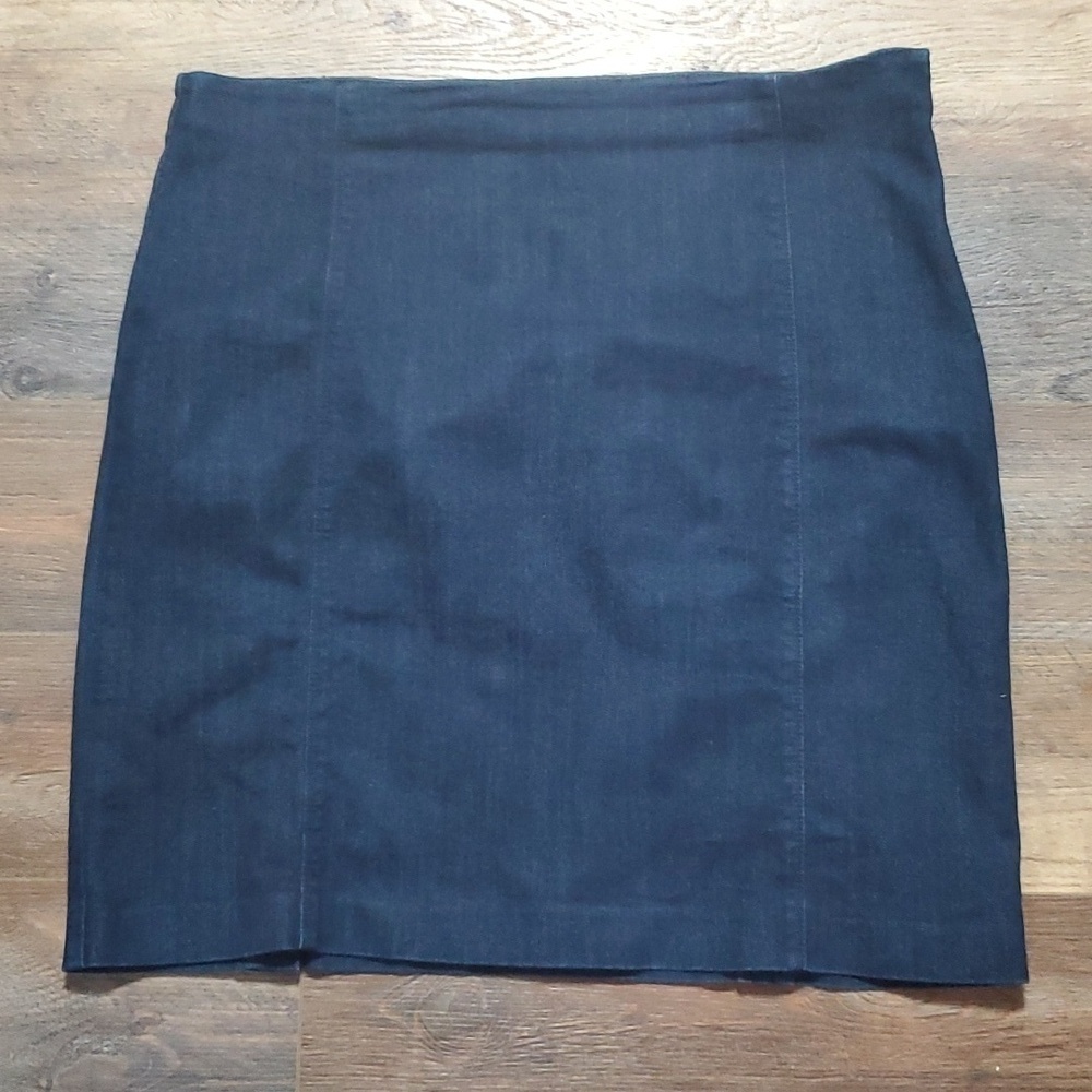 J Jill denim dark wash snap detailed skirt mini